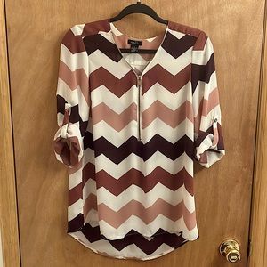 Rue 21 printed half zip blouse woman’s size medium